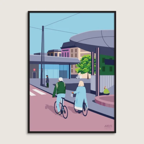 Hjem Grafisk København plakat af Nørreport Station i København. To mennesker cykler på cykelstien foran stationen. Dansk design af Aaris Studio.