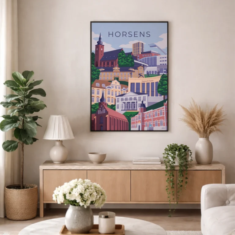 Hjem Farverig grafisk plakat af Horsens. De mest kendte vartegn og bygninger fra Horsens samlet i en byplakat. Dansk design af Aaris Studio.